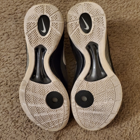 Ladies Tennis Shoes - Picture 4 of 7